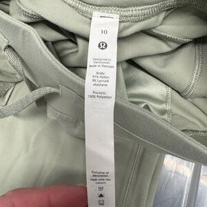 Lululemon Women’s Size 10 Light Green Athletic Joggers